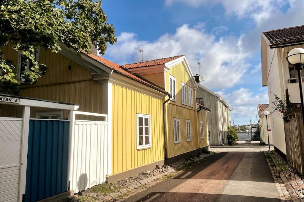 Central Laegenhet I 1700-Talshus Västervik Extérieur photo