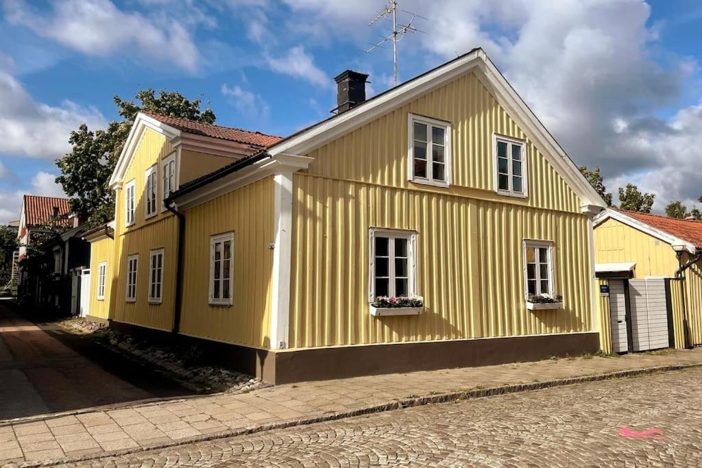 Central Laegenhet I 1700-Talshus Västervik Extérieur photo
